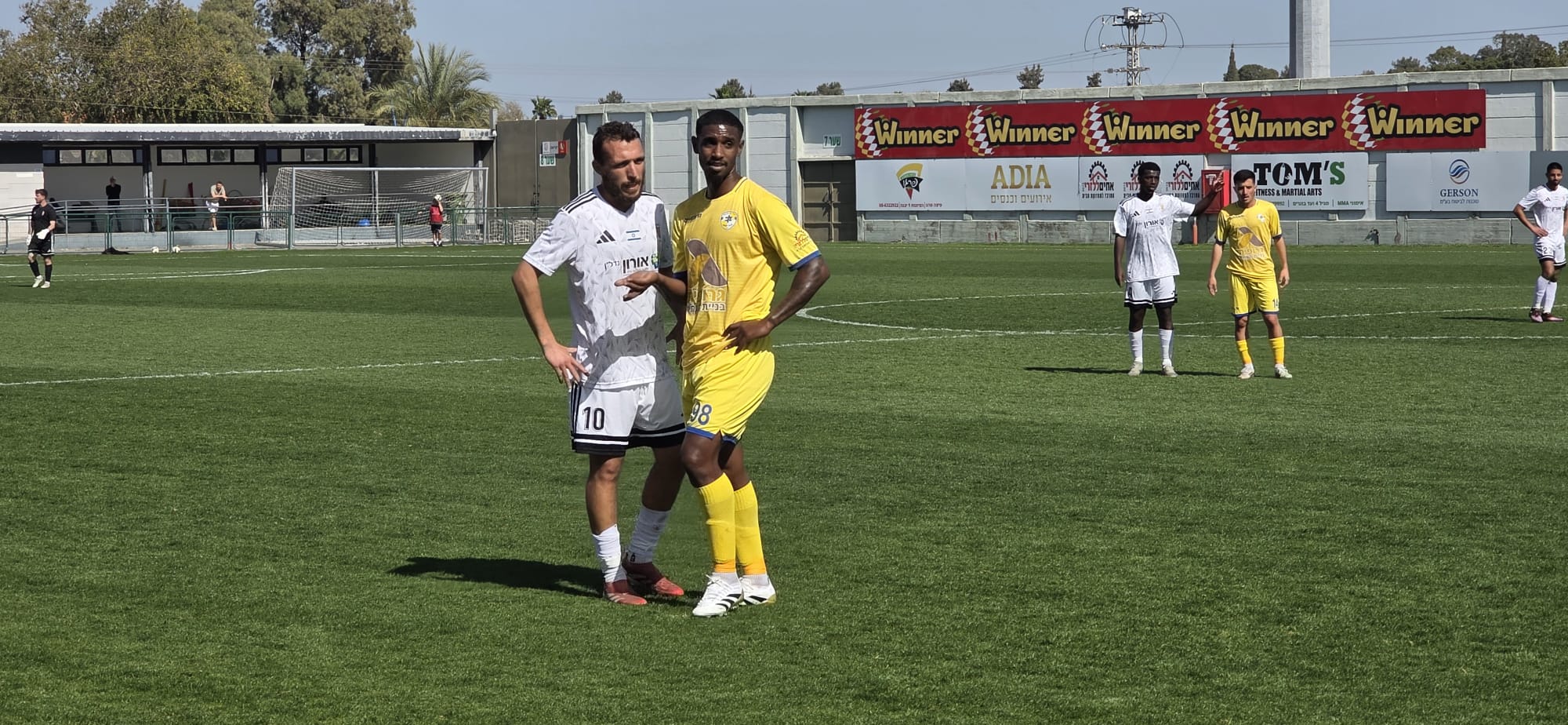 שחקני יבנה וחולון (רועי אסף)